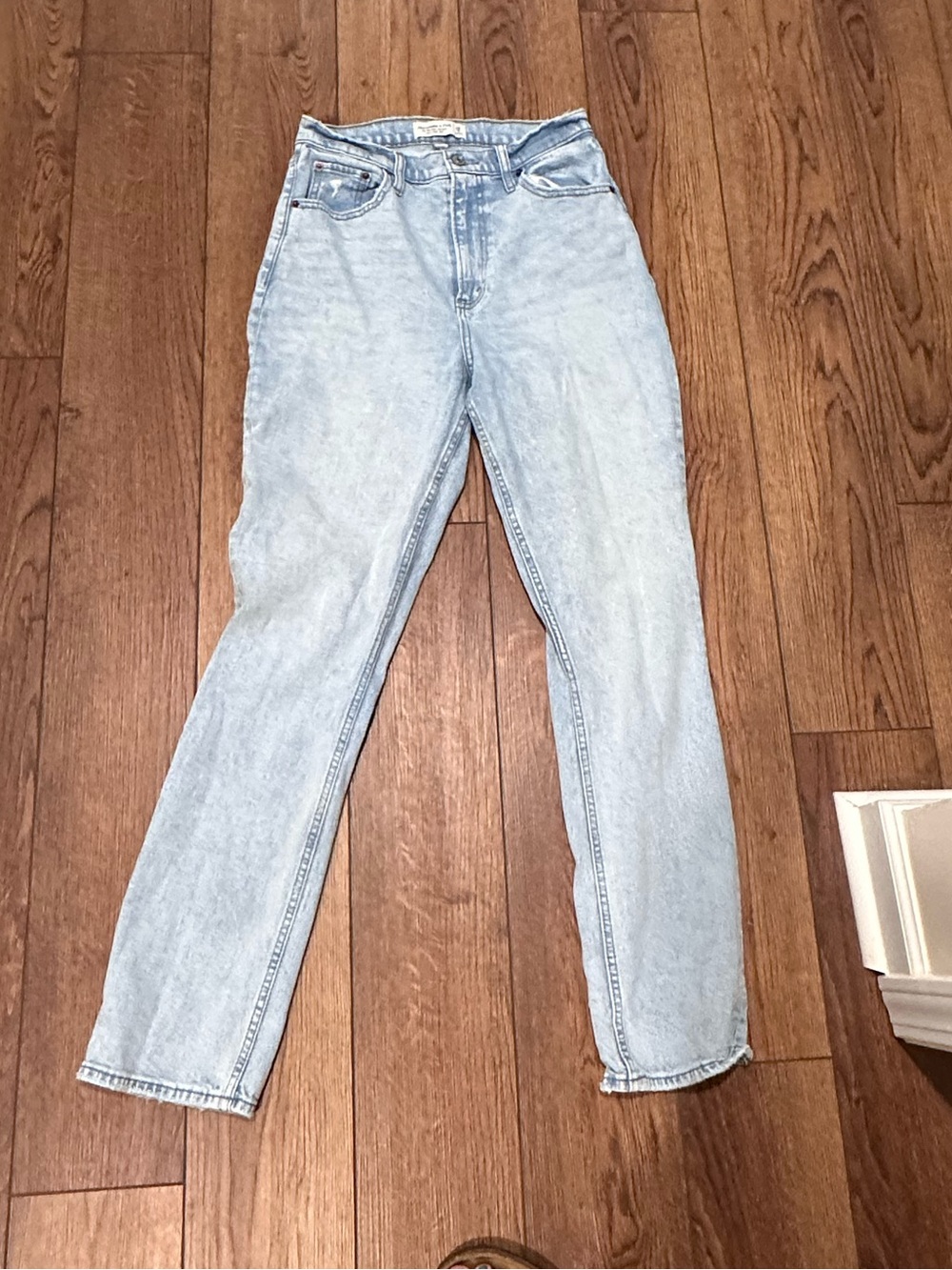 Abercrombie & Fitch Light Wash High-Rise Women’s Jeans